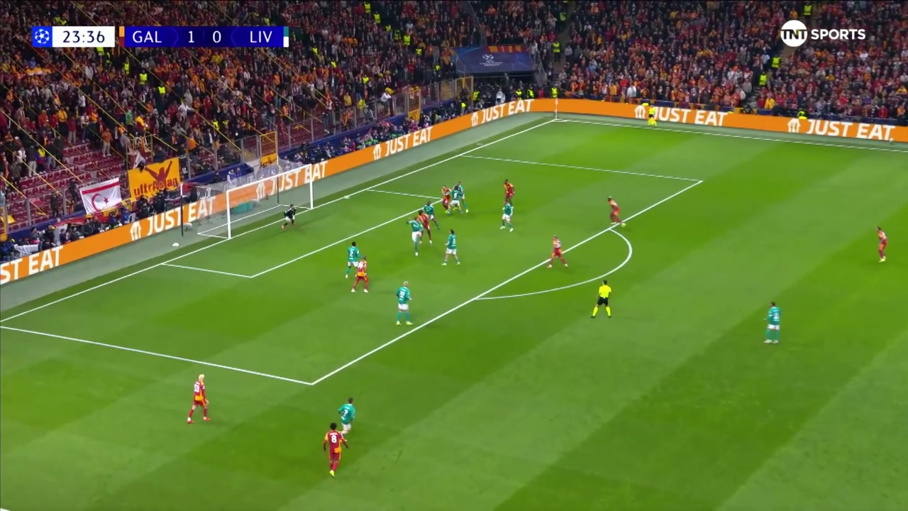 肯帕努半場奔襲單刀遭方鏡淇封堵