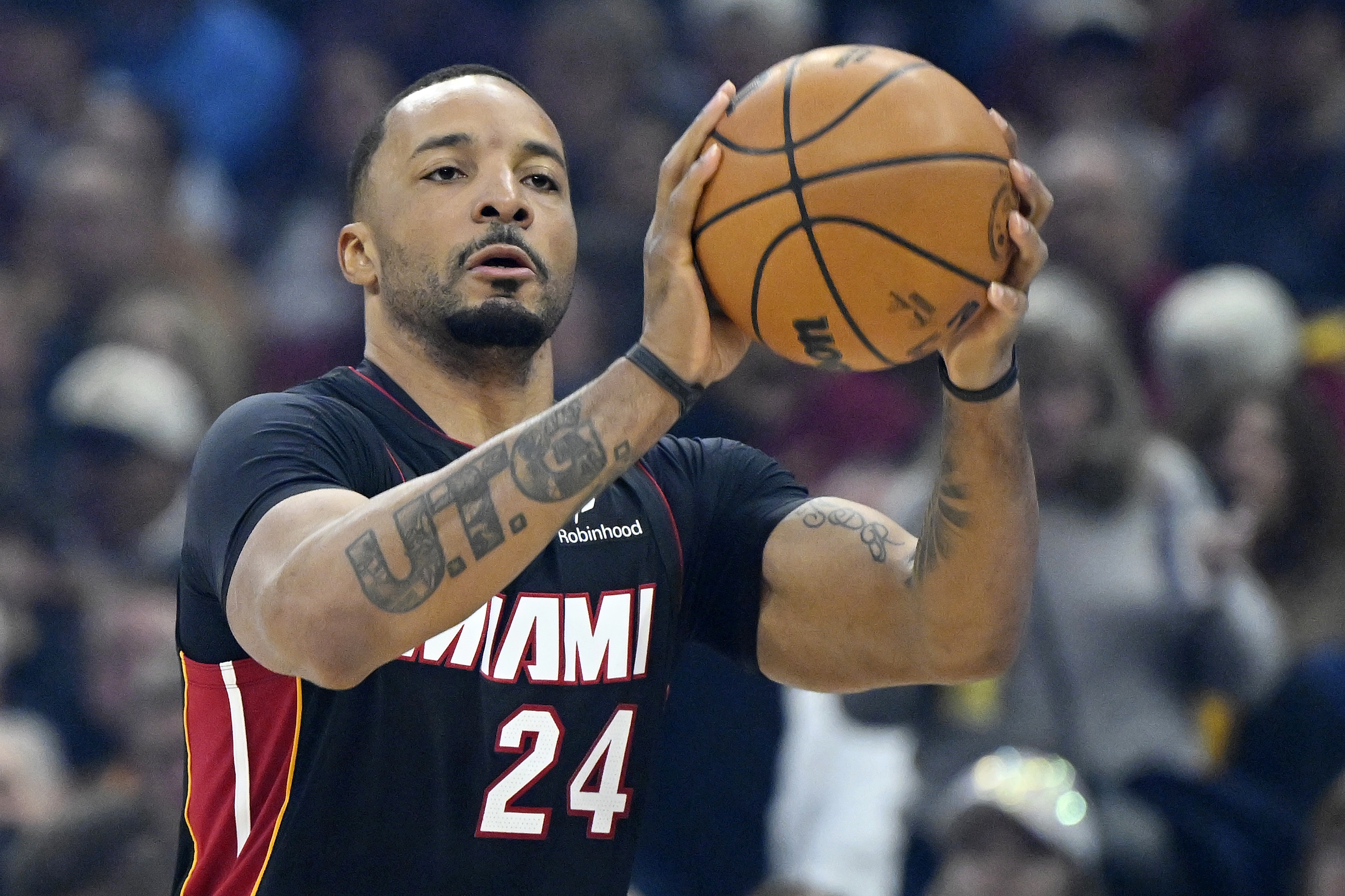 熱火主場迎戰(zhàn)76人 鮑威爾因病缺席 希羅拉松大概率出戰(zhàn) 熱火主場迎戰(zhàn)76人 鮑威爾因病缺席 希羅拉松大概率出戰(zhàn)