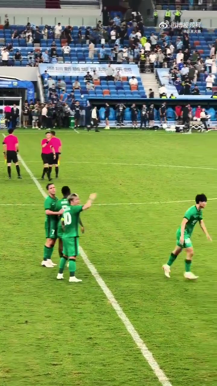 賽后沖突：張稀哲拉走隊(duì)友，姜至鵬安撫深圳球迷